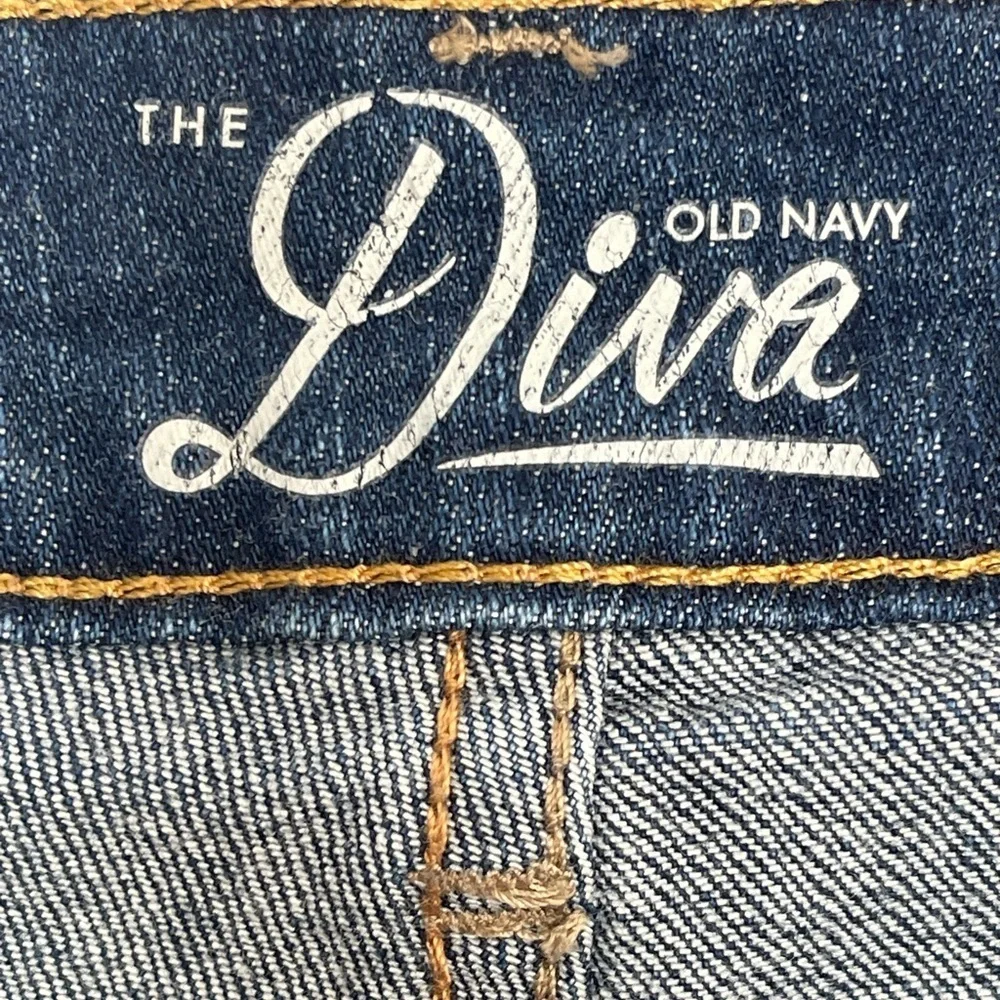 Old Navy Blue Jean Denim Bermuda Shorts with Cuffed Hem Size 4 Summer - Picture 7 of 10